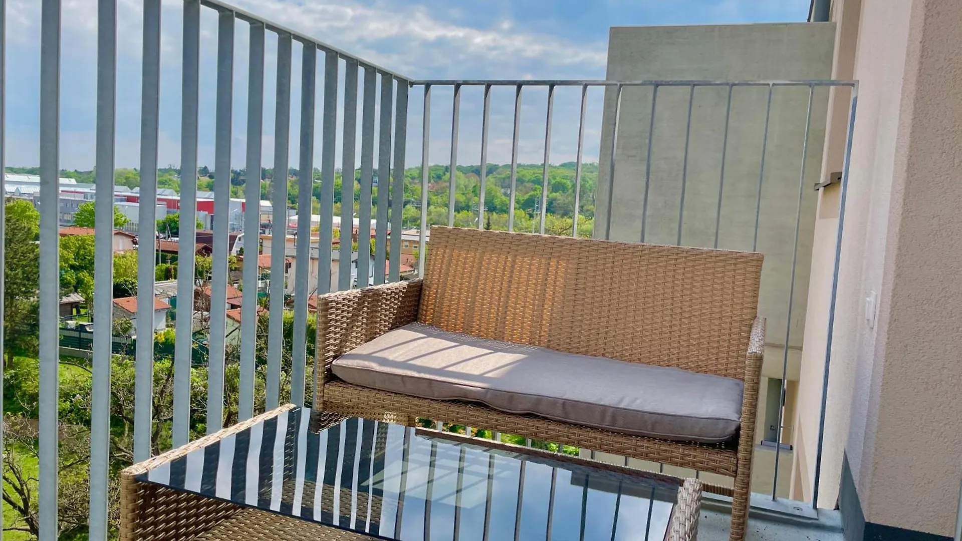Central 55M2 Flat With Balcony & Parking Вена